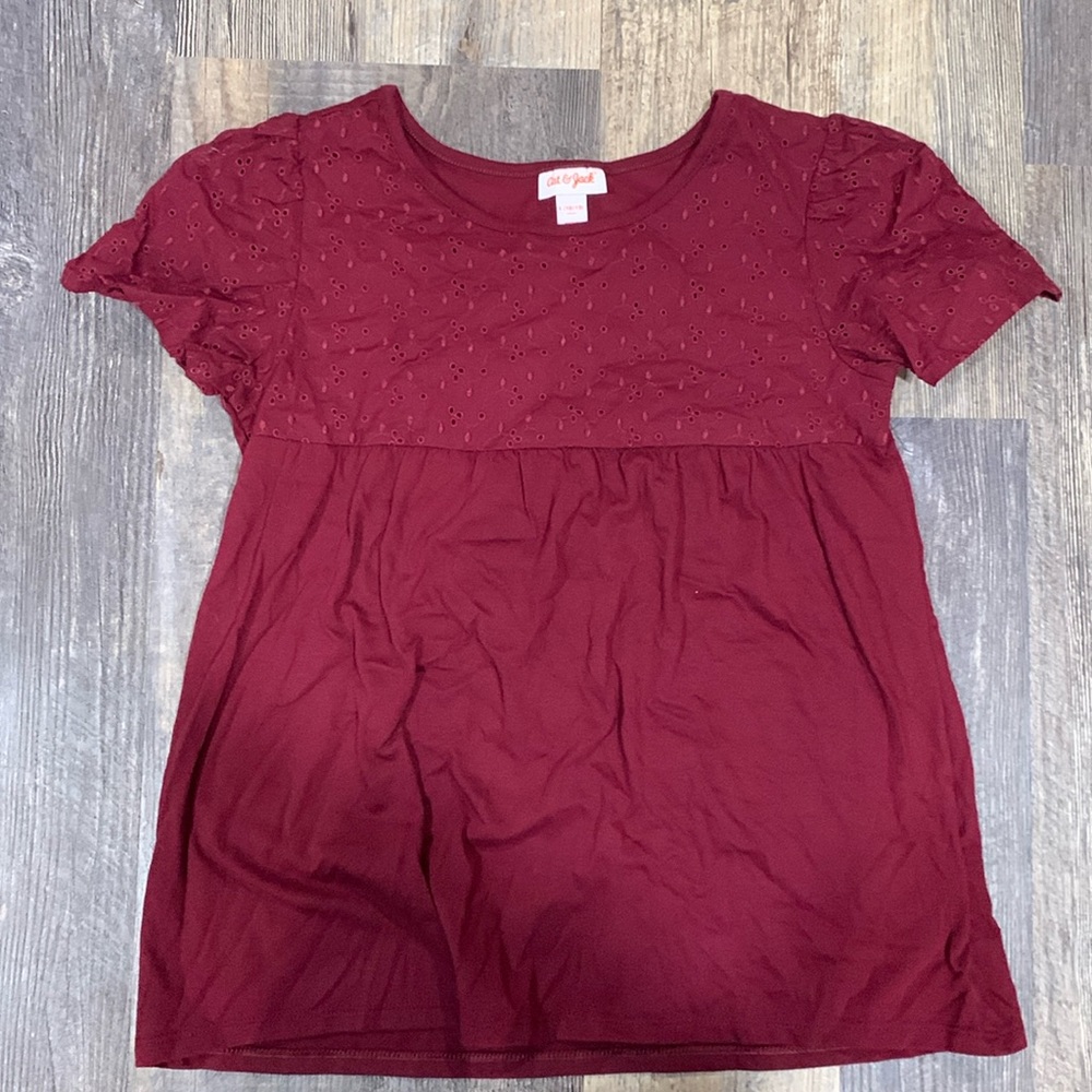 Cat and Jack Girls eyelet t shirt.
